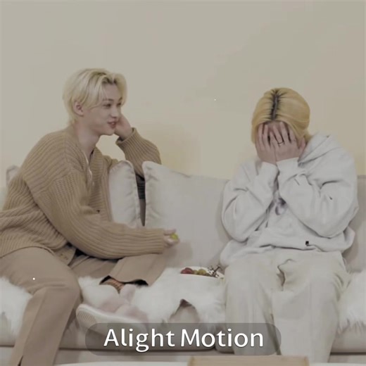 auqi acreditamos em hyunjin flamenguista e Felix corinthiano!!! 😡 fui na casa da Lalocah só pra ela me ensinar a fazer esse tipo de video ( ela ainda me chamou de burra por nao conseguir colocar o QR Code oi #hyunjin #fyp #hyunssiva #skz4thgenleaders