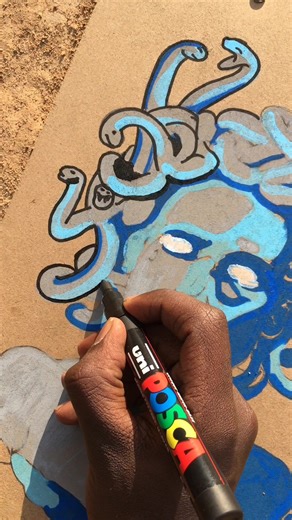Painting tutorial of Medusa on a clipboard with posca markers! #painting #art