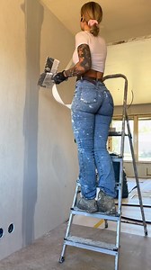 2.5M views · 28K reactions | #wallpaper #painter #work #women #sweden # #drywall #drywallinstallation #drywallrepair | Johanna Fan | Facebook