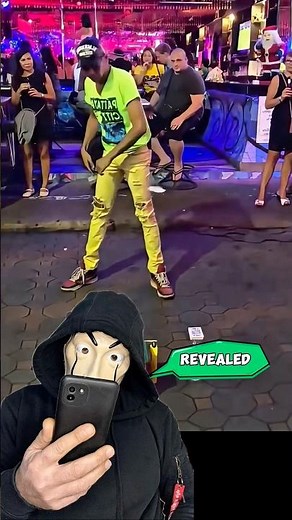 Street Magic 🪄 Floating Card Trick Revealed #tricks #magictricks #magic #foryou