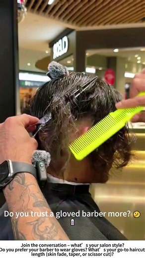 Barber in Black Gloves Uses Green Comb – Precision Haircut in Session ✂️💈