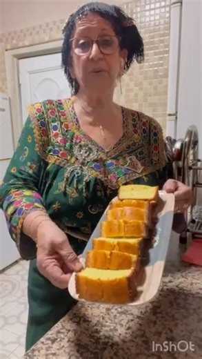 Voilà le résultat de mon gâteau aux citrons 🍋 top des top 👍 Recette: 1 pot de yaourt nature , 3 œufs 🥚 🥚🥚, 1/2 pot d’huile , 2 pots de sucre , zeste de citron , 1 sachet de levure chimique, 2 citrons 🍋🍋 pressé, 3 pots de farine rase Cuisson : 30 mn 180 degrés #follower | Cuisine El djida n houra