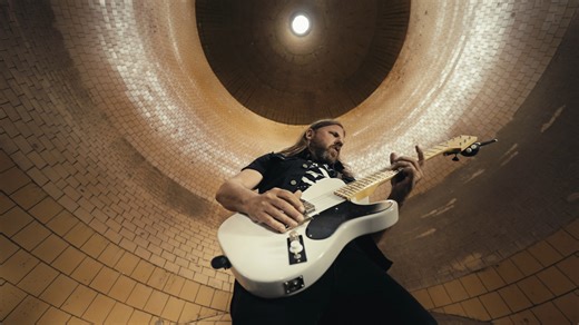 Steve Hill - World Gone Insane (Official Music Video) World Gone Insane, the first single off the album, available now on all platforms: https://lnk.to/WGI Hanging On A String, Steve Hill’s upcoming record will be out November 1. Pre-order & Pre-save the album: https://linktr.ee/stevehillmusic FOR INFO / UPCOMING SHOWS: https://www.stevehillmusic.com/ - CREDIT - Produced by Darrell Thorp & Brian Loudenslager Performed by Steve Hill Written by Steve Hill & Jean Pellerin Engineered by Oliver Roman