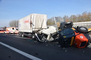 A2 bei Braunschweig: Autobahn nach heftigem Unfall voll gesperrt!