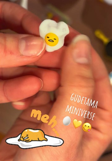 my first time trying to film my miniverse creations!! this one was super fun 🥰💛 just realizing my nails need some TLC 😅 thank u to @🕯Sankloth Clothing🕯 for this cute lil bday gift 🤍💛 i love this collab! @Miniverse @gudetama #miniatures #miniverse #mgaminiverse #gudetama #gudetamalove