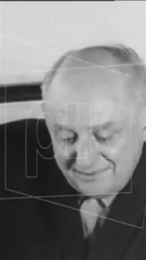 Saravalo Good Reads on Instagram: "«Μαραμπού»,o ποιητήs των οριζόντων Νίκος Καββαδίας. Διαβάζει το ποίημα ιδανικός κι ανάξιος εραστής ⚓️"