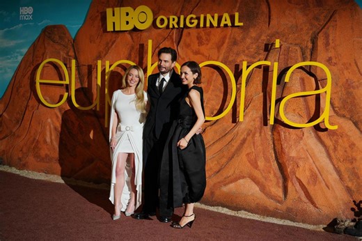 'Euphoria' lead cast reunites for season three premiere