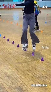 Awesome! The roller skating champion showcases freestyle slalom with incredible rhythm and flow. #AmazingFeat | China News 中国新闻网