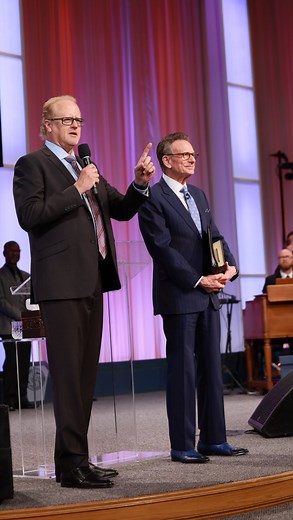 At @eaglemountainchurch today, Pastor George Pearsons took time to pray for THIS weeks FlashPoint LIVE Nashville event. Join Pastors George and @genebailey_official as we come into agreement, that through FlashPoint, men and women are rising up to turn this nation back to God. You can still register to attend this weeks event by going to govictory.com/fplive #emic #eaglemountainchurch #flashpointlive #truthandfreedomtour #takebackamerica #faith #family #freedom #nashville #tennessee #cornerstone