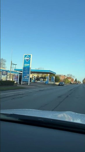 Car-free Sunday because of fuel prices? 😱 East Frisia reacts with an empty Norddeicher Straße!