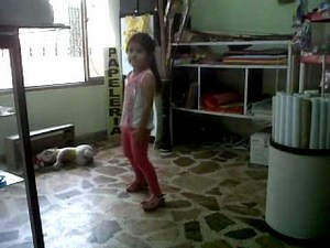 HERMOSA NIÑA BAILANDO TU CHAPA