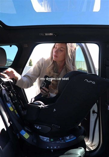 The mother of all car seats, the @Nuna Australia RYLO 360 🖤 Effortless, practical & designed to grow with us #nuna #rylo360 #rotatingcarseat #parentinghacks #newborn