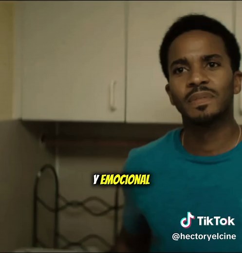 🎬 Día 25/30 – Recomendación diaria de películas en streaming. Hoy te recomiendo Moonlight, una de las películas más emotivas y reconocidas del cine reciente, ideal si estás buscando qué ver hoy en Prime Video, películas dramáticas, cine independiente y historias sobre identidad y crecimiento personal. Dirigida por Barry Jenkins y disponible en Prime Video. 👉 Dale like y seguime para más recomendaciones de películas y series todos los días. 👉 Guardá este video si te gusta el cine que deja huel