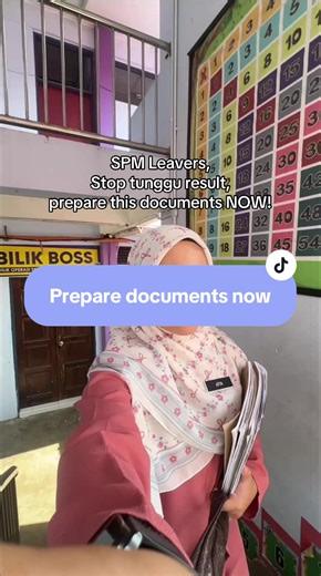 Here’s checklist dokumen yang WAJIB ready awal sebelum result keluar: 📂 1. Dokumen Peribadi (Scan siap-siap dalam PDF) \t•\tSalinan IC depan & belakang \t•\tSalinan IC ibu bapa/penjaga \t•\tSijil lahir \t•\tSlip gaji ibu bapa (3 bulan terkini) \t•\tSurat pengesahan pendapatan (kalau kerja sendiri) \t•\tBil utiliti (kadang-kadang diperlukan) 👉 Simpan semua dalam Google Drive, asingkan folder khas “Scholarship 2026”. 🎓 2. Dokumen Akademik \t•\tKeputusan percubaan SPM \t•\tSlip Pentaksiran Tingk
