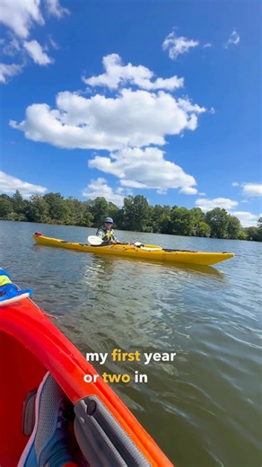 𝑨𝒔𝒔𝒆𝒕 𝑲𝒊𝒅𝒔: 𝑯𝒐𝒘 𝑲𝒊𝒅𝒔 𝑪𝒂𝒏 𝑯𝒆𝒍𝒑 𝑻𝒉𝒆𝒊𝒓 𝐌𝐨𝐦 𝒂𝒏𝒅 𝑫𝒂𝒅 Learn Sea Kayak Episode 21 - Proper Paddling Technique for Beginners We talk about the importance of proper paddling technique, such as keeping your spine vertical and not leaning your torso when paddling. It's similar to learning to ride a bicycle or drive a car, where you need to build up muscle memory. The speaker shares their own experience of struggling with paddling technique when they first started, but n