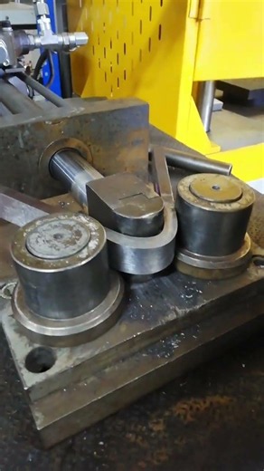 SIDE BENDING TIG WELDED STEEL SPECIMEN ON HYDRAULIC PRESSING MACHINE IN METALLURGICAL TESTING LABS