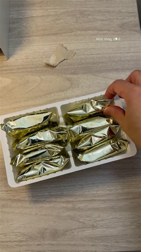 Trying a cheaper version of pineapple cake for the first time.🍍#minivlog #slowlife #quietlife