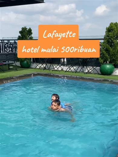 Lafayette Boutique Hotel di Yogyakarta adalah hotel mewah yang menawarkan pengalaman menginap yang elegan dan romantis. Dengan desain klasik Eropa dan sentuhan modern, hotel ini memiliki 77 kamar yang nyaman dan dilengkapi dengan fasilitas seperti AC, TV flat-screen, dan WiFi gratis. *Fasilitas Unggulan:* - _Kolam Renang Infinity Rooftop_: Nikmati pemandangan kota Yogyakarta sambil berenang di kolam renang infinity yang terletak di lantai atas. - _Restoran dan Bar_: Sajikan hidangan internasiona