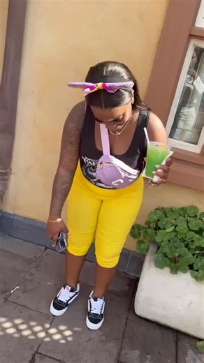 💍👑Mrs. Harris 👑💍 on Instagram: "Drinking Around The World 🌏🍹🎂♒️🎉 #drinkingaroundtheworld #epcot #birthdaygirl #drinkup"