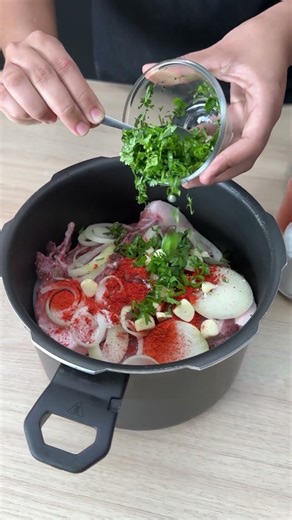 Pressure-cooked pork chop without water! Melts in your mouth!