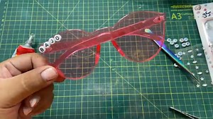 DECORA TUS GAFAS PARA UNA FIESTA// DIY GORY РЗ | Chiwis Resubidos P3