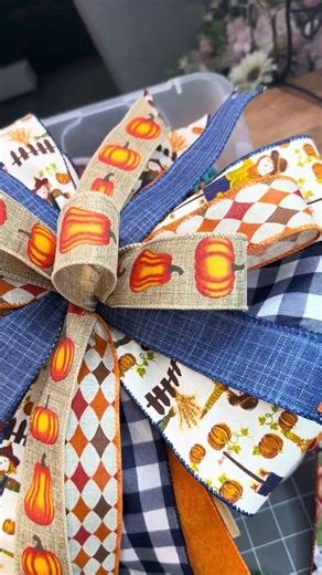 How to make the perfect wreath bow #diy #wreathmaking #bowtutorial