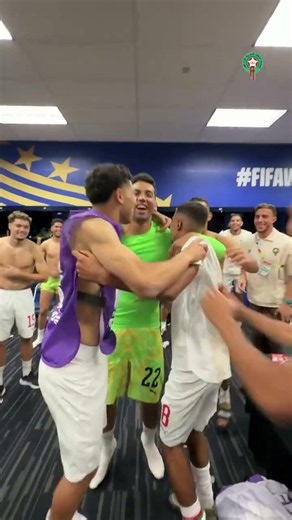 فرحة خاصة من لاعبينا مع عز الدين أوناحي بعد تتويجه بجائزة رجل المباراة! 🤩🦁