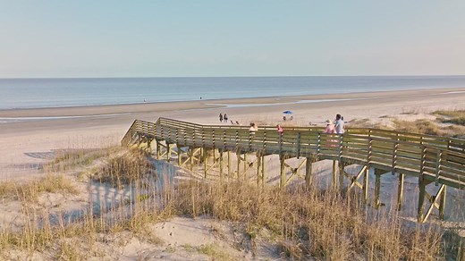 Choose the ultimate place to disconnect at Jekyll Island Club Resort with three distinct resort experiences, six dining outposts, two pools, beach access, and more. Here, guests are immersed in the island’s distinctive culture and our famed Club’s rich history shines. | Jekyll Island Club Resort