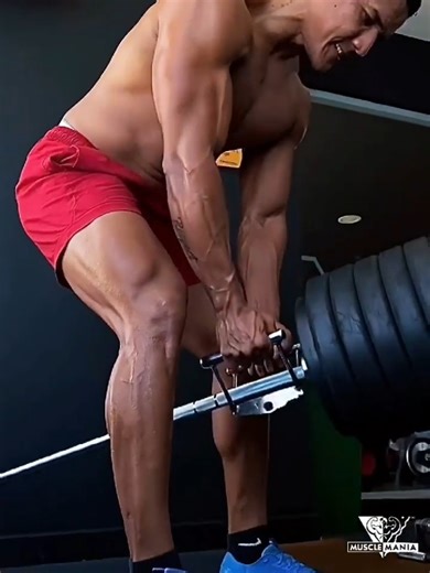 Colombian natural bodybuilder Alvaro Troncosso says he only know heavy lifting and full press training. "If I don't train with contant intensity, I don't feel I've accomplished results in my workouts." The 6', 185 lbs., 24 year old, corporate recruiter has been training for 7 years and looking to compete in Musclemania® next season. ALVARO TRONCOSO � - Musclemanialatino.com | Musclemania