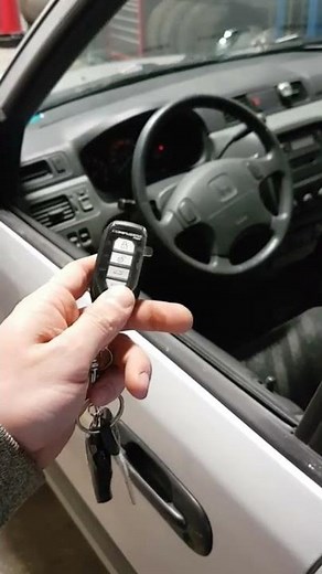 2000 Honda CRV with Compustar G15 2 way remote start system installed