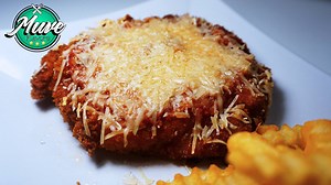 Milanesa de pollo a la parmesana, un platillo que te encantará. En el siguiete enlace encontraras la receta completa paso a paso ▶️ https://youtu.be/D-YpluTuATc los ingredientes que necesitaras son: 1 Pechuga de pollo 1/2 Taza de pasta de tomate 3 Cdas de sal 1 Taza de pan rallado 2 Cda de orégano 1 Cdta de ajo picado 1 Cdta de ajo en polvo 1 Cdta de cebolla en polvo 1 Cda de mantequilla 1/2 Taza de agua 2 Huevos 1/2 Taza de queso parmesano 1/4 Cebolla picada Pizca de pimienta | Muve Flavors
