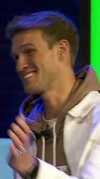 Jason Kelce kicked off his late night show with a beer chugging competition 🍻