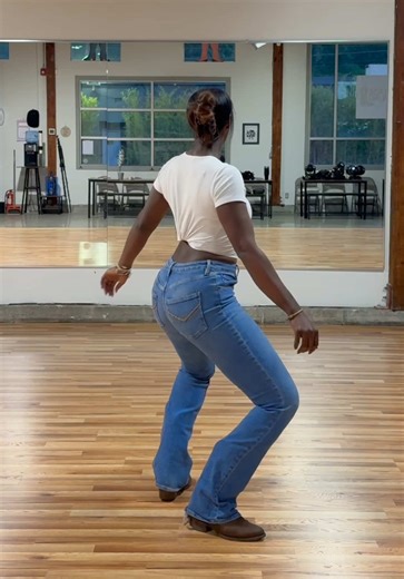 Dance: Blue Jeans On Level: Improver Counts 32 - Walls 4 DC: @DJ RAD Rick Dominguez Stepsheet: https://www.copperknob.co.uk/stepsheets/109834/blue-jeans-on Song: Blue Jeans By: @Jessie James Decker Jessie James Taught by @dancingwithjaye for #seattlelinedance #linedance #linedancer #linedancers #linedancersoftiktok #linedancing #pnwlinedancers #pnwlinedancing #linedances #bluejeanson #bluejeanslinedance #bluejeansonlinedance