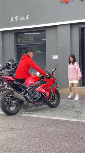 🤪😜Crazy Girl Bike Drama #shortvideo #bikeride #trending