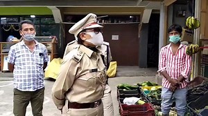 North Sikkim Police under the supervision of SP North Mrs Ongmu Bhutia Carried out Mass Drive creating Awareness on vaccination and wearing Mask by the public,driver and tourist. Area of checking was at Dikchu bridge from where lots of tourist vehicle ply towards North District later on Shopkeepers ,Panchyat, Zilla Members met all the shopkeepers, hoteliers, instructing them to follow protocols of Covid 19 and to adopt safety measure. Report by Deepen chettri FFS. #fastestfastsikkim #awareness |