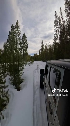 Got out to stretch our legs before the next round of snow shows up this weekend 💪 #Outdoors #Oregon #JeepGladiator #OffRoad #Jeep #4X4 #JeepLife #GoPro #Snow