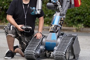 Watch as factory staff welcome Johnny 5 replica from sci-fi film Short Circuit