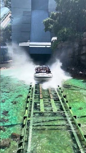 Jurassic World Boat Drop Ride POV | Universal Studios Hollywood Water Ride #shorts