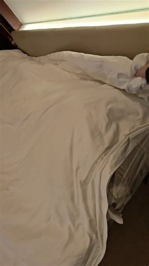 被子下面是什么呢#latex #vacbed #kigurumi