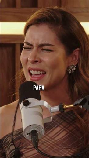 María León sings her duet with Leonel García titled “Una Llamada Perdida” 📞🎶