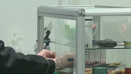 Edmonton cannabis store will be allowed to keep smoke security: AGLC - Edmonton | Globalnews.ca