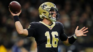 Ian Book stands firm in pocket for 17-yard throw to Callaway