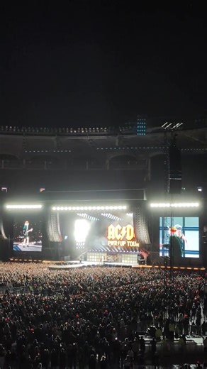 ⚡ 𝗣𝗼𝘄𝗲𝗿 𝗨𝗽 𝗧𝗼𝘂𝗿 𝟮𝟬𝟮𝟱 – 𝘿 𝘿𝗔𝗬 ! – 08.12.2025 🇦🇺 Perth, Optus Stadium Enjoy ! Vidéo Wayne Sanders #acdc #highwaytoacdc #poweruptour #poweruptour2025 #australie #australia #brianjohnson #acdc2025 #mattlaug #angusyoung #chrischaney #stevieyoung #chrischaneybass #bestband #concertlive #amylandthesniffers #ThePrettyReckless #liveconcert #acdcconcert #live #perth #optusstadium #australieconcert #ACDCPerth #PerthRocks #AngusYoungHome | Highway To ACDC