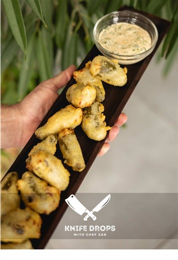 Easy entertaining say no more! Make these simple chili poppers with me and tel me what you think 🌶️ 🥓 🔥 #knifedropswithchefzak #easyrecipe #makeitathome #jalapeño🌶 #easyentertaining