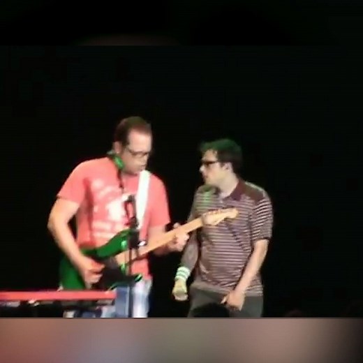 Weezer - "Pumped Up Kicks (Foster the People)" | 30 Seconds of Rock
