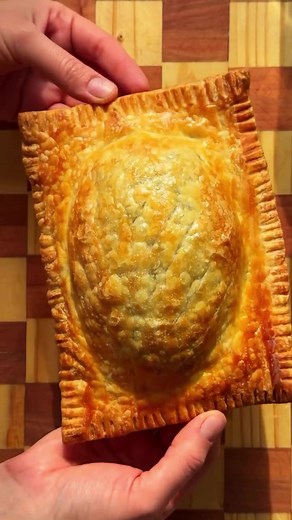 Delicioso salmón Wellington con espinacas y queso crema