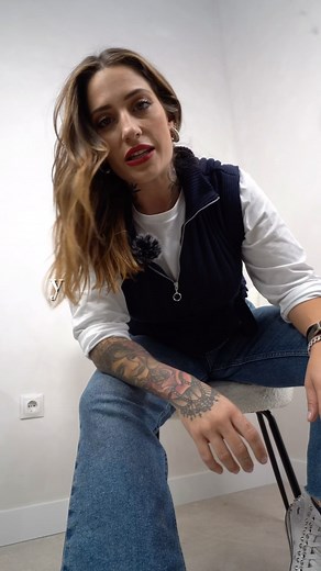 ArtebyDianaTroyano on Instagram: "ESO DE TEÑIRSE 🥴 #dianatroyano #peluqueria #menosesmas #barrosdianatroyano #microlights #realidadcapilar #bellezaconsciente"