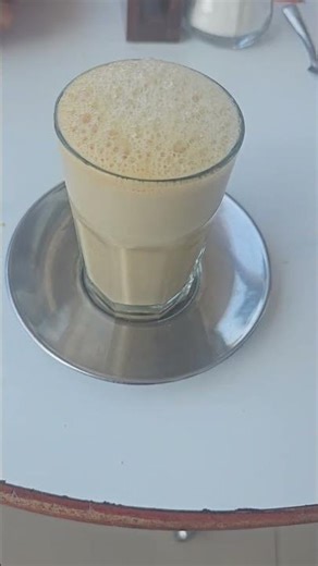 No importa el calor lo importante es cafecito calientito espumoso con aroma