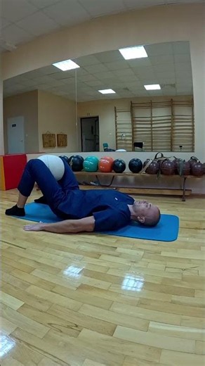 MEDICINE BALL GLUTE BRIDGE | GLUTE STRENGTH & PELVIC STABILITY.