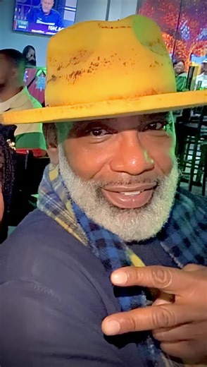 Time to get this new week started. I hope everyone is putting positive energy into the atmosphere. Remember we have control over our attitudes! #mindsetmotivation #truth #bethankful #showlove #youarethebest @Salt & Pepper Gang @King’s Beard Oil Essentials @Platinum Beard Kings @Bruno Capelo HW